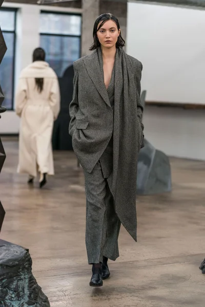 Look 7